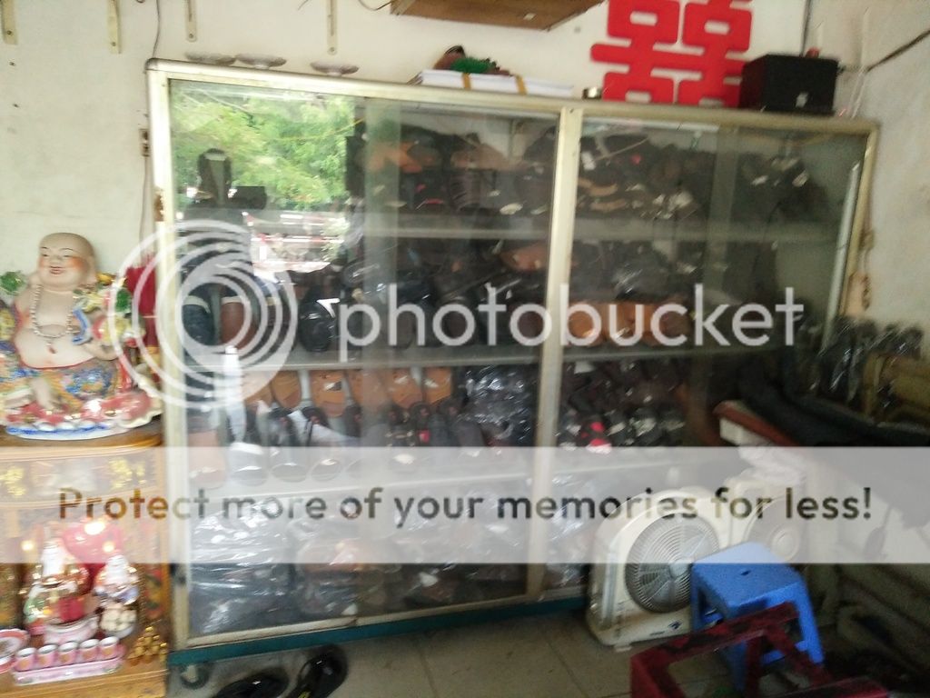 Thanh lý tủ trưng bày giày dép